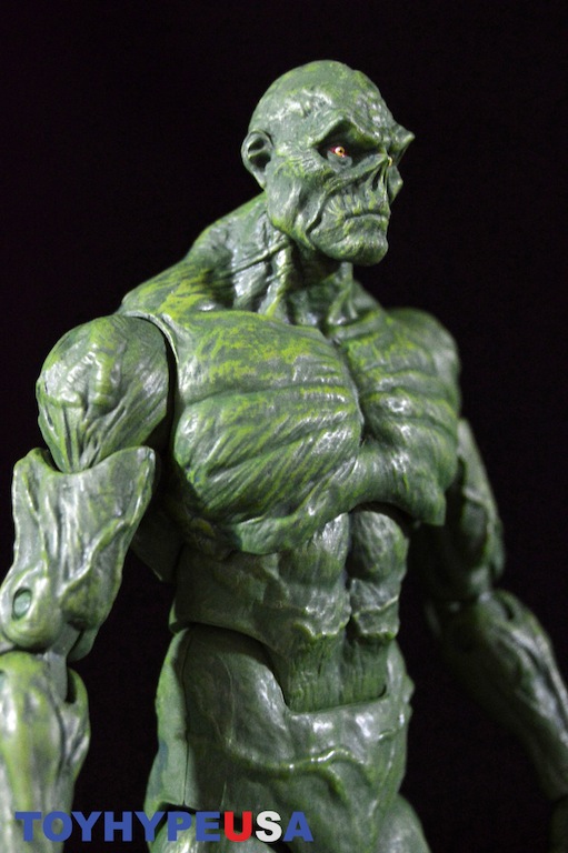 La figurine d'action Swamp Thing de DC Direct