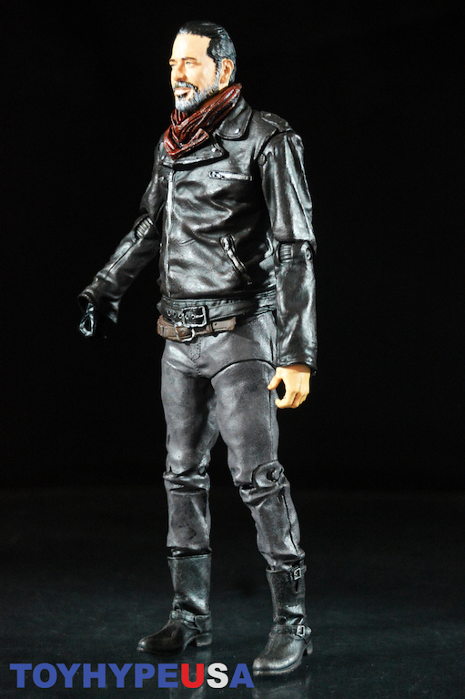 Statuetta McFarlane Negan Versione Bloody Da The Walking Dead - 17,8 Cm, Con Mazza Lucille E Base Espositiva - 5