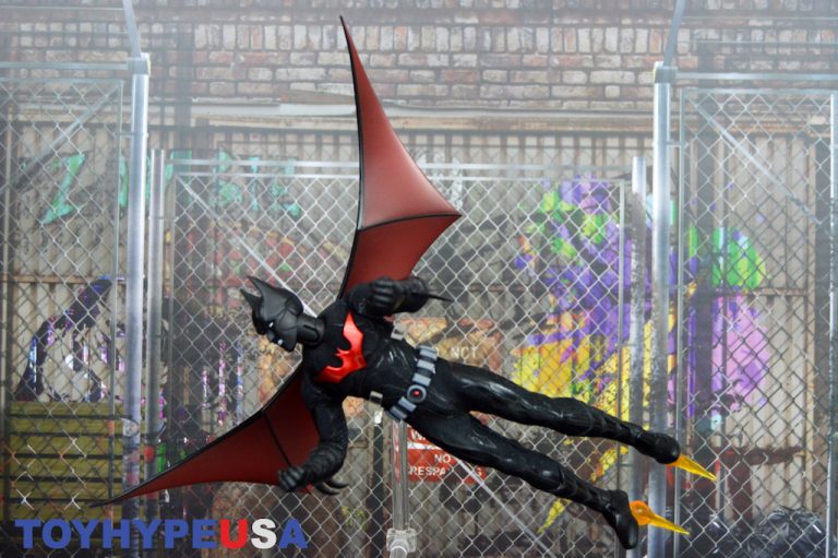 Mezco Toyz SDCC 2018 Exclusive Batman Beyond One 12 Collective Figure mezco-toyz-sdcc-2018-exclusive-batman-beyond-one-12-collective-figure