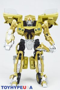 Hasbro San Diego Comic-Con 2018 Exclusive – Transformers: Studio Series 19 Bumblebee Vol. 1 Retro Rock Garage Figure 11 768x511