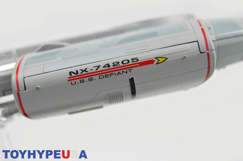Eaglemoss - Star Trek U.S.S. Defiant NX-74205 Starship Review