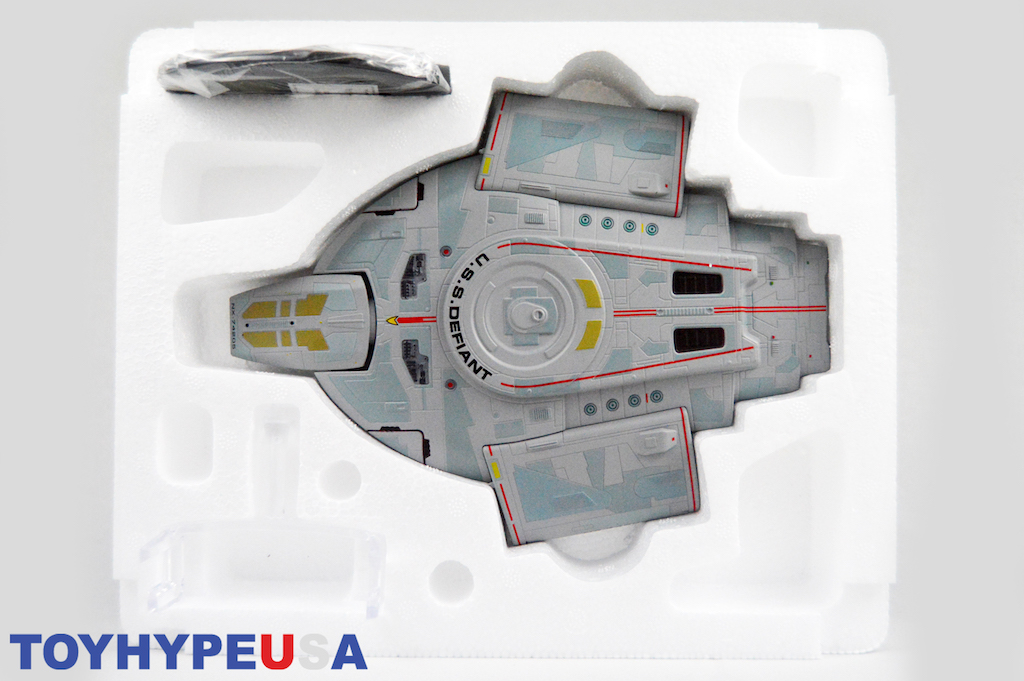 Eaglemoss - Star Trek U.S.S. Defiant NX-74205 Starship Review