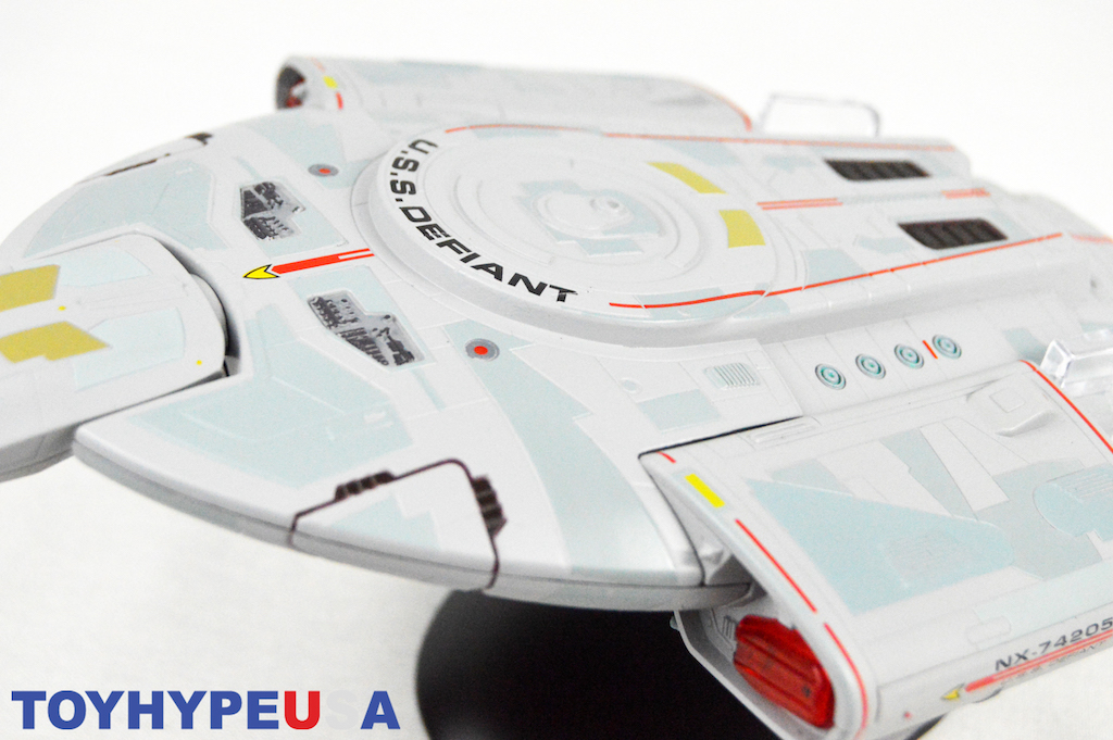 Eaglemoss - Star Trek U.S.S. Defiant NX-74205 Starship Review
