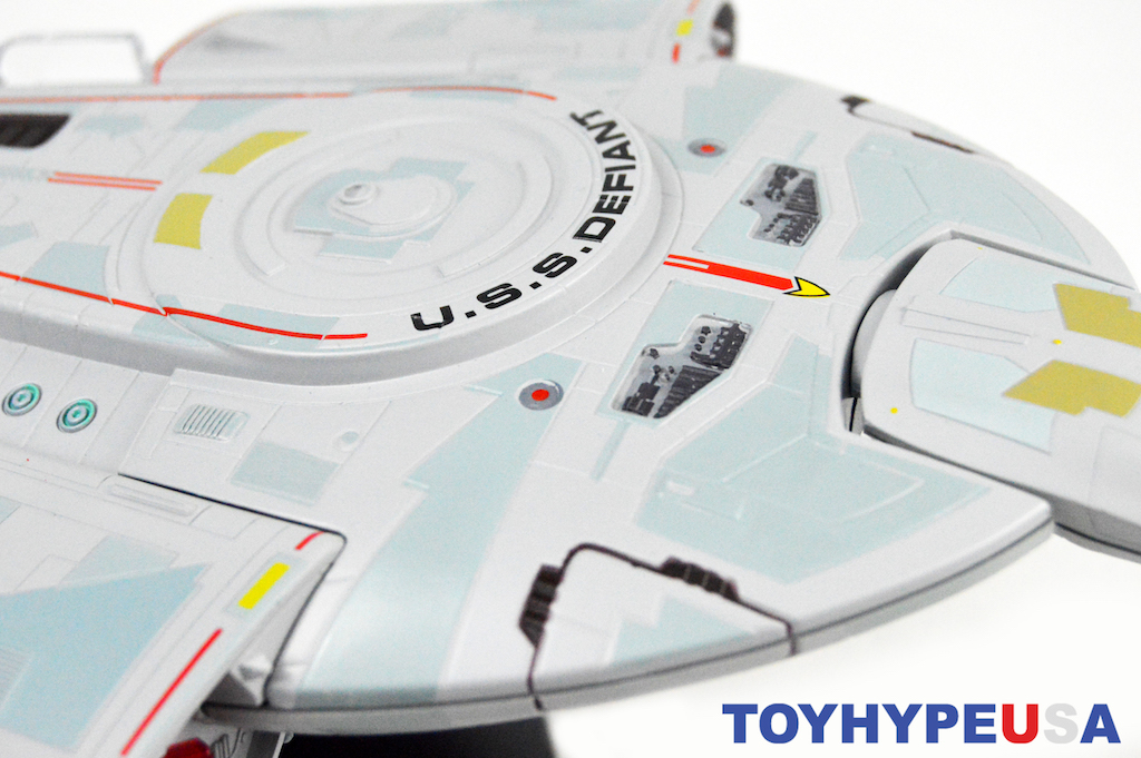 Eaglemoss - Star Trek U.S.S. Defiant NX-74205 Starship Review