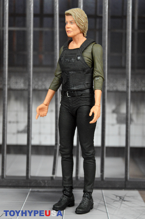 NECA Toys Terminator Dark Fate Sarah Connor T 800 Figures Review NECA Toys Terminator Dark Fate Sarah Connor T 800 Figures Review