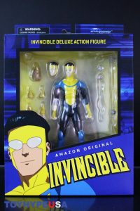 Diamond Select Toys Invincible - Omni-Man & Invincible Figures Review