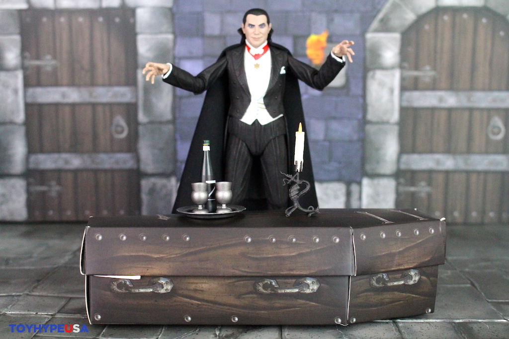 NECA Toys Universal Monsters Ultimate Dracula (Transylvania) Figure Review