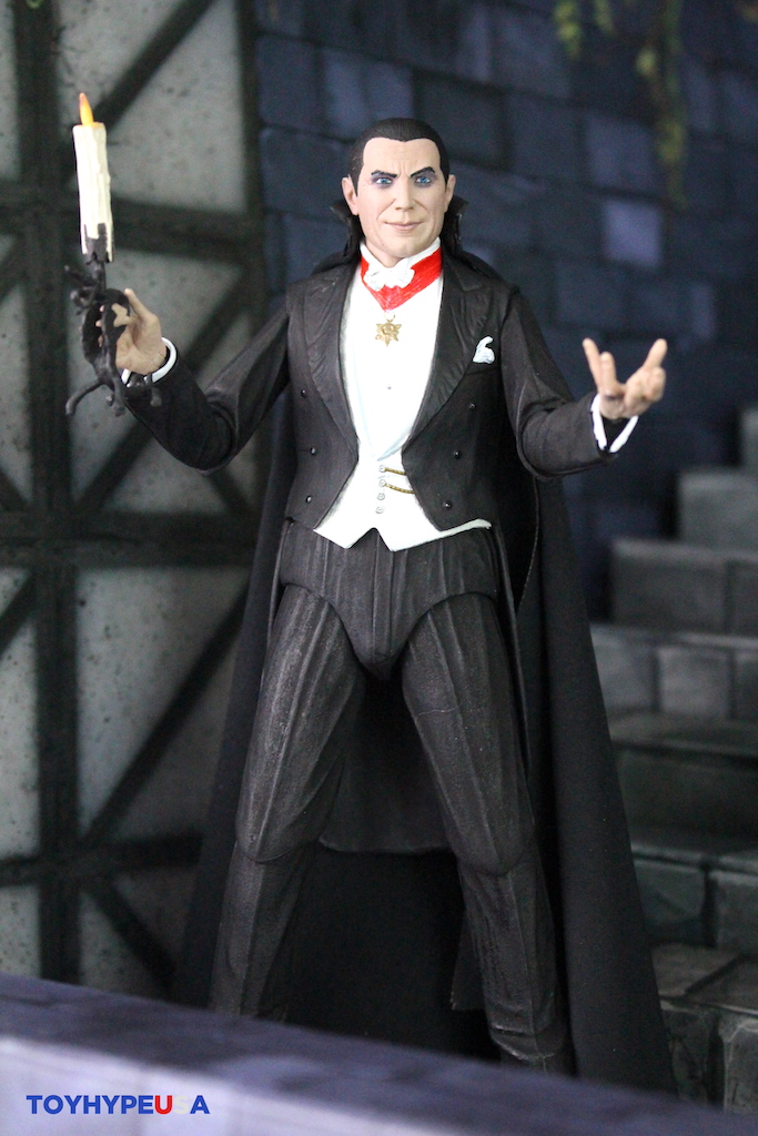 NECA Toys Universal Monsters Ultimate Dracula (Transylvania) Figure Review