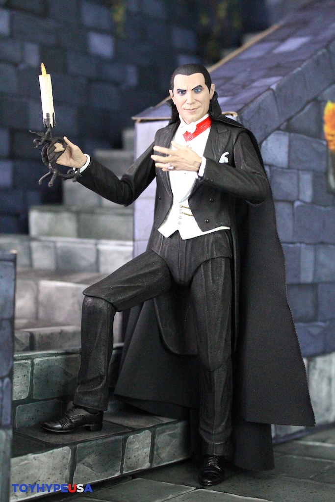 NECA Toys Universal Monsters Ultimate Dracula (Transylvania) Figure Review