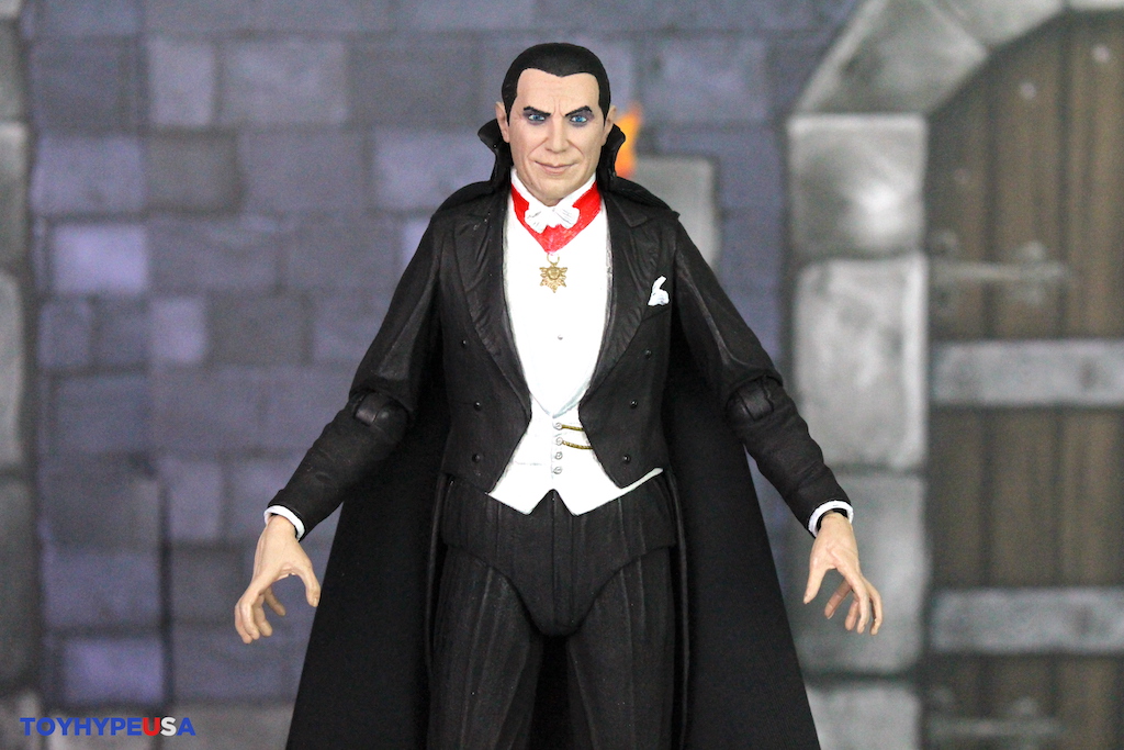 NECA Toys Universal Monsters Ultimate Dracula (Transylvania) Figure Review