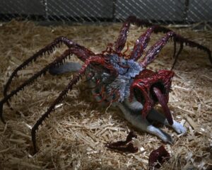 68280b75-neca-toys-the-thing-ultimate-dog-creature-set-06-300x240.jpg