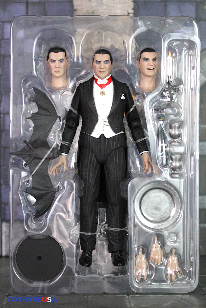 NECA Toys Universal Monsters Ultimate Dracula (Transylvania) Figure Review