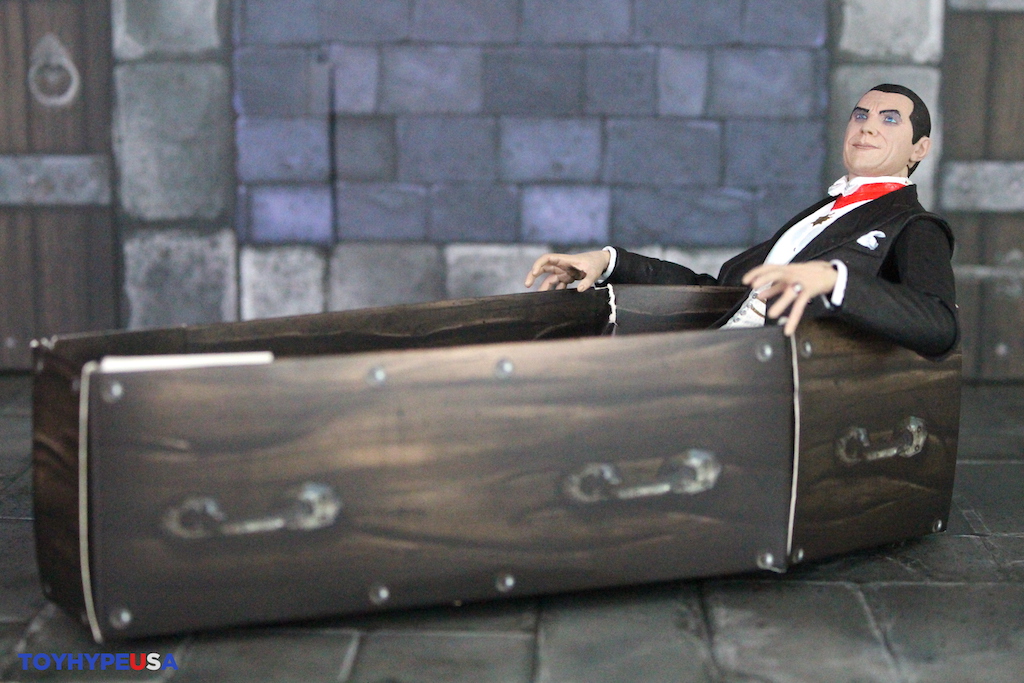 NECA Toys Universal Monsters Ultimate Dracula (Transylvania) Figure Review