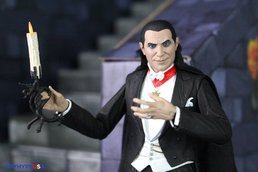 NECA Toys Universal Monsters Ultimate Dracula (Transylvania) Figure Review