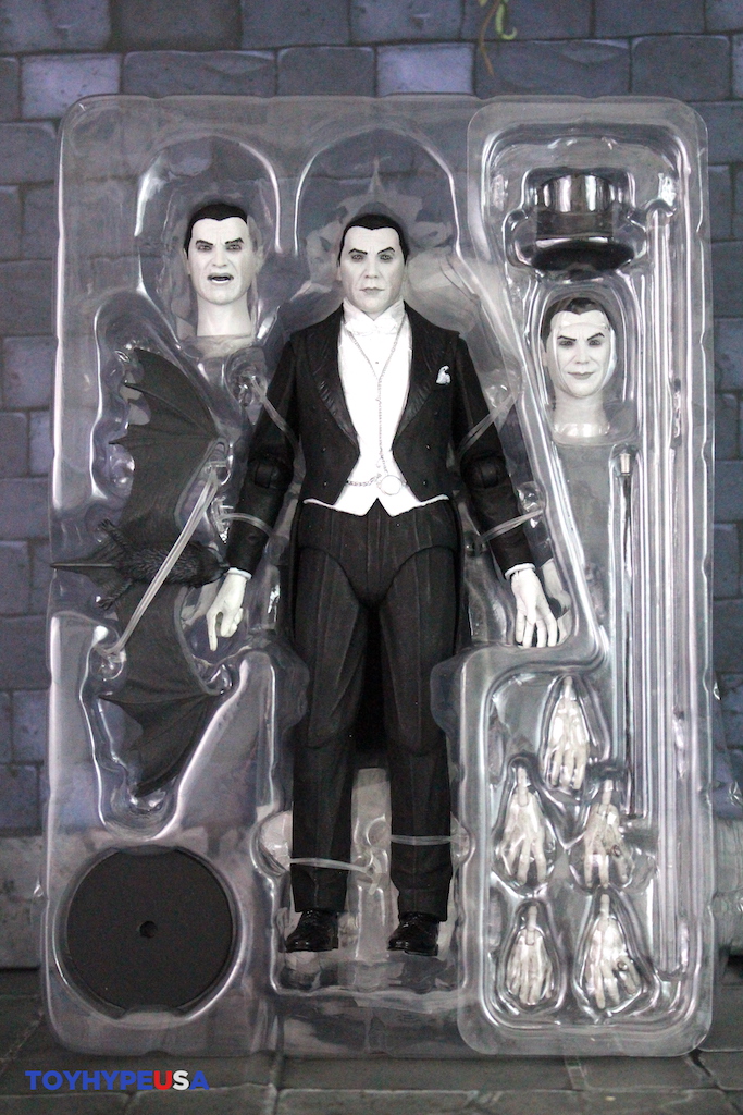 NECA Toys Universal Monsters Ultimate Dracula (Carfax Abbey) Figure Review