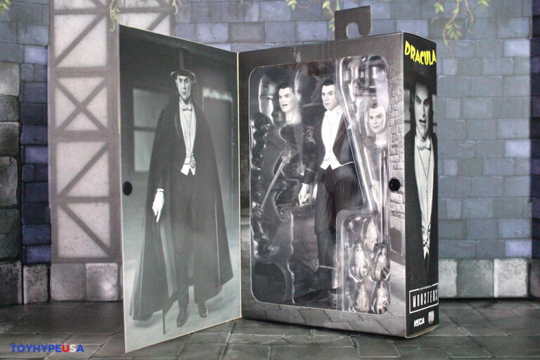 NECA Toys Universal Monsters Ultimate Dracula (Carfax Abbey) Figure Review