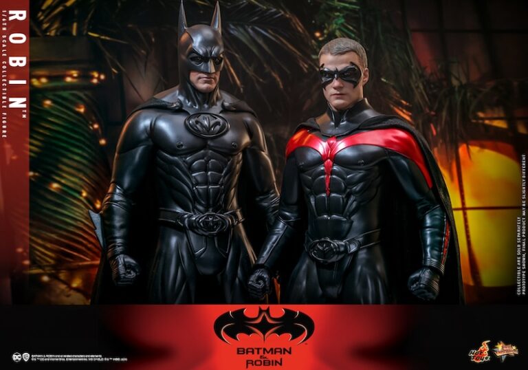 Batman Begins Sixth Scale Figure Sixth Scale Figure  HOT TOYS SIDESHOW EXCLUSIVE