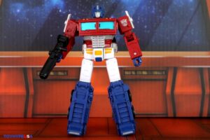 Takara-Tomy Transformers Dramatic Capture Series DCS-2 Autobot Headquarters Three-Pack Figures