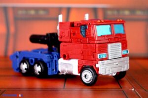 Takara-Tomy Transformers Dramatic Capture Series DCS-2 Autobot Headquarters Three-Pack Figures