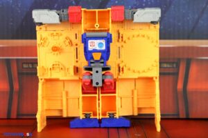 Takara-Tomy Transformers Dramatic Capture Series DCS-2 Autobot Headquarters Three-Pack Figures
