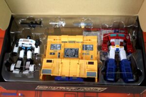 Takara-Tomy Transformers Dramatic Capture Series DCS-2 Autobot Headquarters Three-Pack Figures