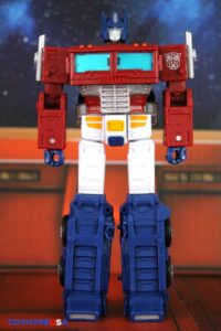 Takara-Tomy Transformers Dramatic Capture Series DCS-2 Autobot Headquarters Three-Pack Figures