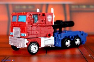 Takara-Tomy Transformers Dramatic Capture Series DCS-2 Autobot Headquarters Three-Pack Figures