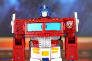 Takara-Tomy Transformers Dramatic Capture Series DCS-2 Autobot Headquarters Three-Pack Figures