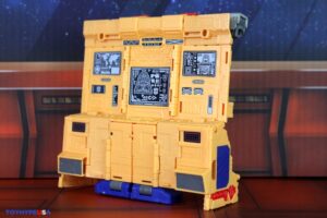 Takara-Tomy Transformers Dramatic Capture Series DCS-2 Autobot Headquarters Three-Pack Figures