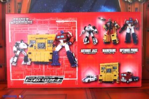 Takara-Tomy Transformers Dramatic Capture Series DCS-2 Autobot Headquarters Three-Pack Figures