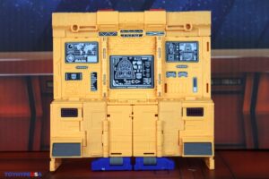 Takara-Tomy Transformers Dramatic Capture Series DCS-2 Autobot Headquarters Three-Pack Figures