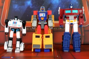 Takara-Tomy Transformers Dramatic Capture Series DCS-2 Autobot Headquarters Three-Pack Figures