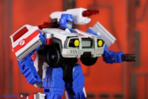 Hasbro Transformers Age of the Primes Voyager Class Autobot Red Alert Figure