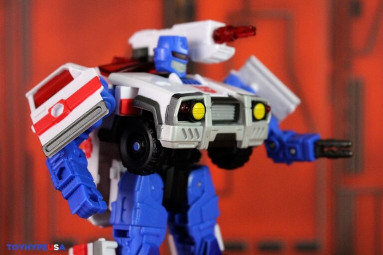 Generations Age of the Primes Red Alert Toy Review | Ben's World of Transformers