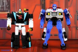 Hasbro Transformers Age of the Primes Voyager Class Autobot Red Alert Figure
