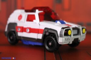 Hasbro Transformers Age of the Primes Voyager Class Autobot Red Alert Figure
