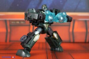 Hasbro Transformers Age of the Primes Deluxe Class The Thirteen Alchemist Prime Figure