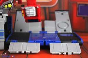 Hasbro Transformers Generations Age of the Primes The Thirteen Star Optimus Prime Figure