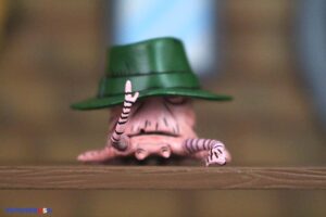 NECA Toys Teenage Mutant Ninja Turtles (Mirage Comics Version 2) April O’Neil Figure