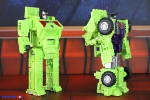 Hasbro Transformers Studio Series '86 Constructicons Bonecrusher & Scrapper Figures