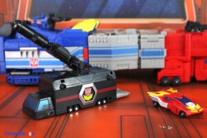 Hasbro Transformers Generations Age of the Primes The Thirteen Star Optimus Prime Figure