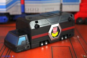 Hasbro Transformers Generations Age of the Primes The Thirteen Star Optimus Prime Figure
