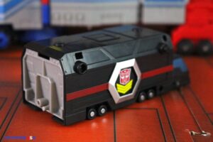 Hasbro Transformers Generations Age of the Primes The Thirteen Star Optimus Prime Figure