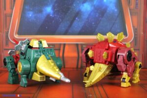 Hasbro Transformers Age of the Primes Leader Class G2 Universe Dinobot Snarl & Dinobot Slug Figures
