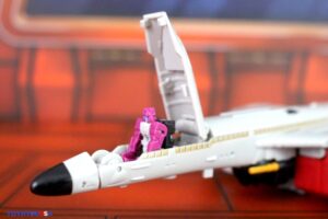 Hasbro Transformers Age of the Primes Aerialbot Silverbolt Figure