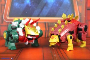 Hasbro Transformers Age of the Primes Leader Class G2 Universe Dinobot Snarl & Dinobot Slug Figures