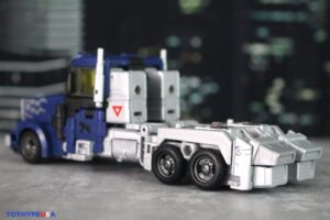 Takara-Tomy Transformers x Godzilla Synergenex Series Optimus Prime Type MSF-3 Kiryu Figure