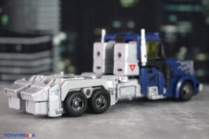 Takara-Tomy Transformers x Godzilla Synergenex Series Optimus Prime Type MSF-3 Kiryu Figure