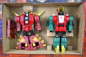 Hasbro Transformers Age of the Primes Leader Class G2 Universe Dinobot Snarl & Dinobot Slug Figures