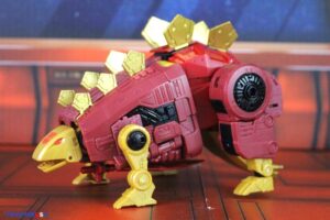 Hasbro Transformers Age of the Primes Leader Class G2 Universe Dinobot Snarl & Dinobot Slug Figures